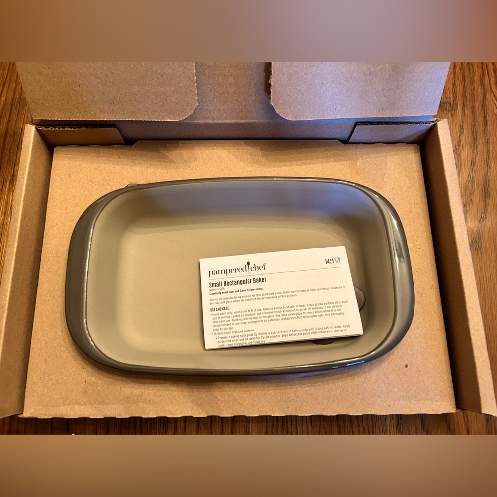 Small rectangular baker. Stoneware